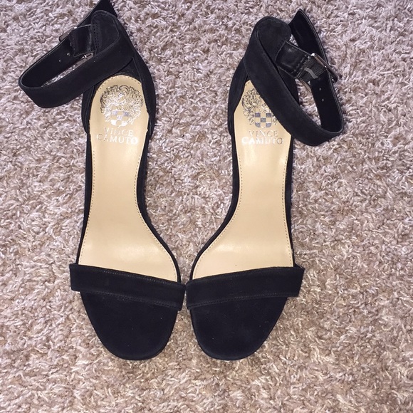 Vince Camuto - Picture 3 of 5